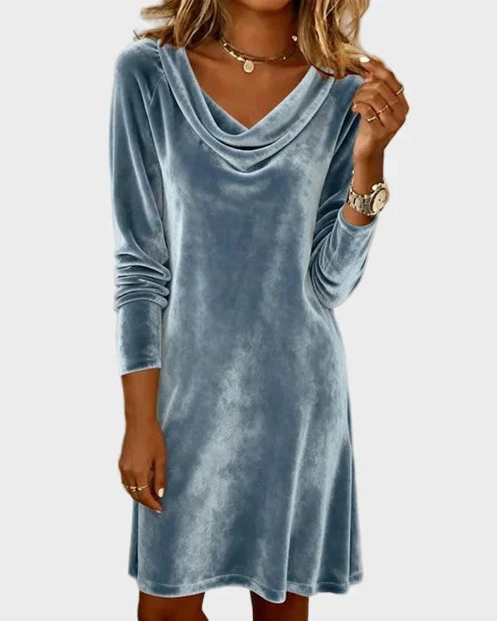 Frosina - Samtkleid mit Wasserfallausschnitt