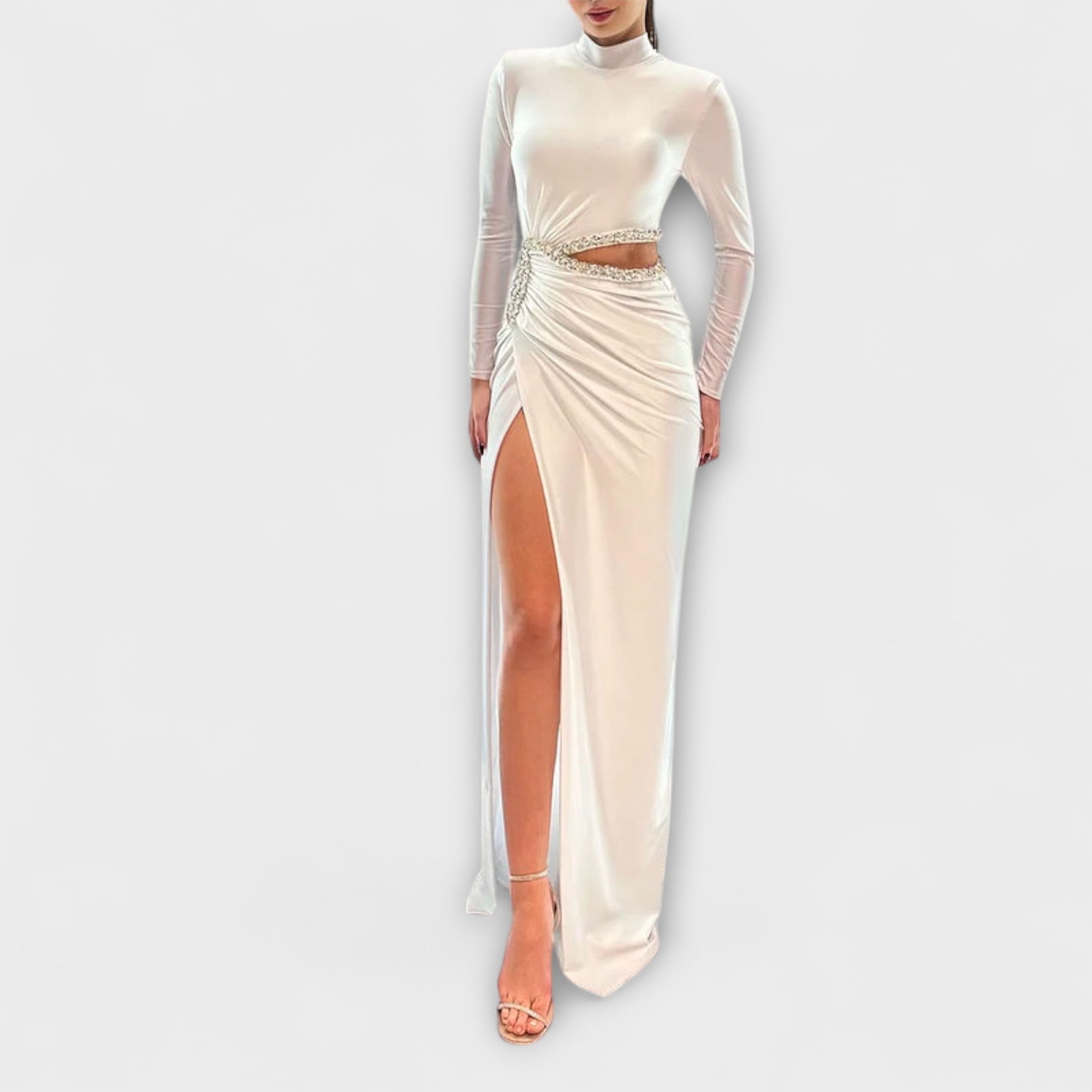 Selah - Weisses Langarmkleid mit Taillenausschnitt und Strassakzenten