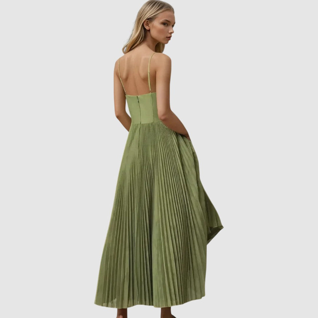 Adéla - Plisseekleid mit offenem Rücken