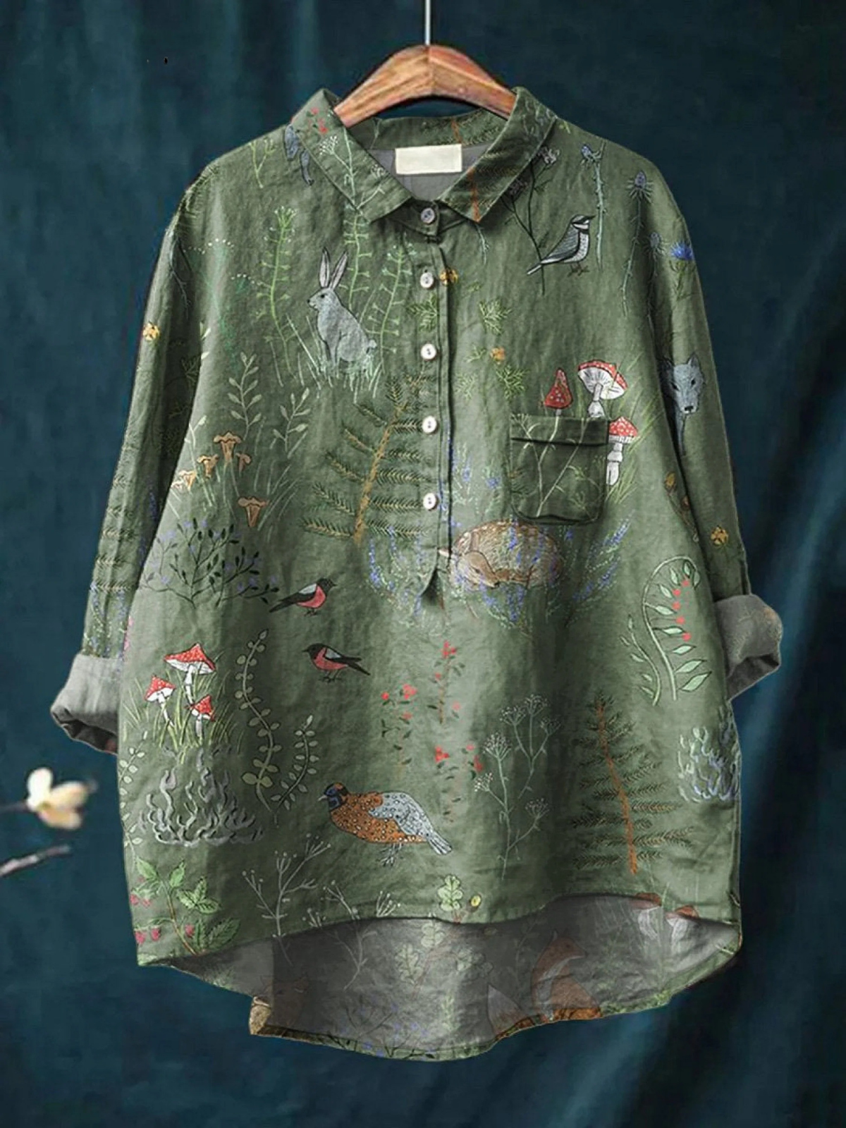 Corinne | Lässige Damenbluse mit Wald- und Tiermotiv
