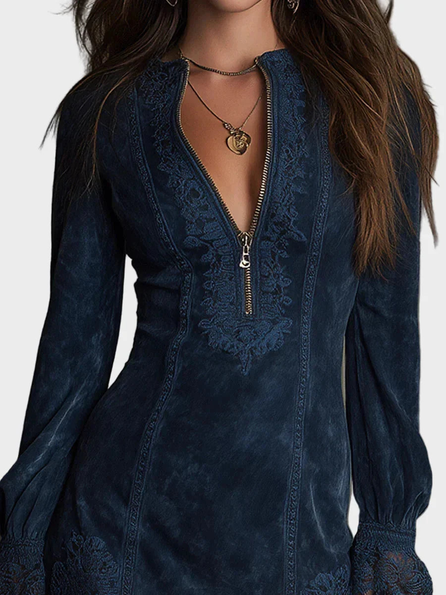 Jasmine - Blaues Minikleid aus Wildleder mit Spitze
