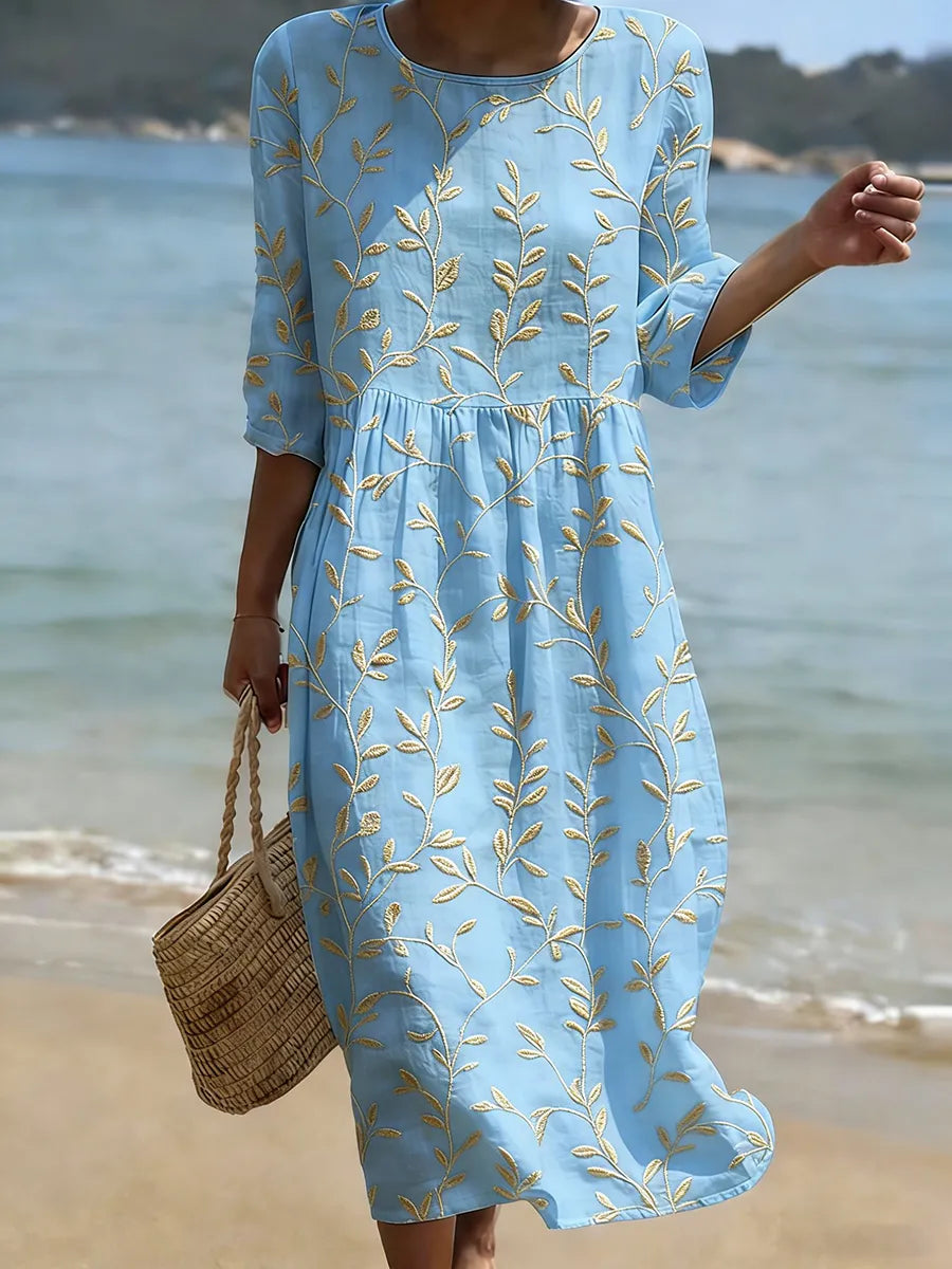 Blaues Kleid mit Blumenprint und Komfort