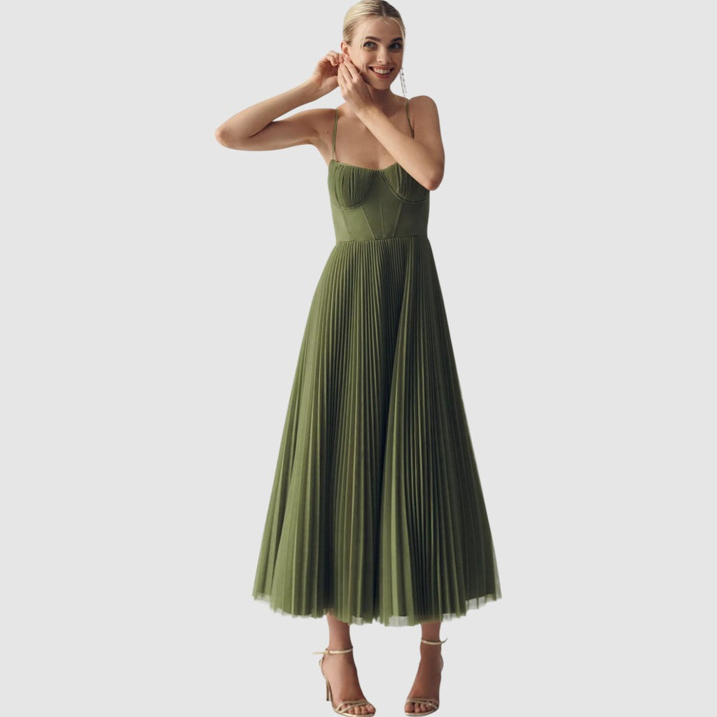 Adéla - Plisseekleid mit offenem Rücken