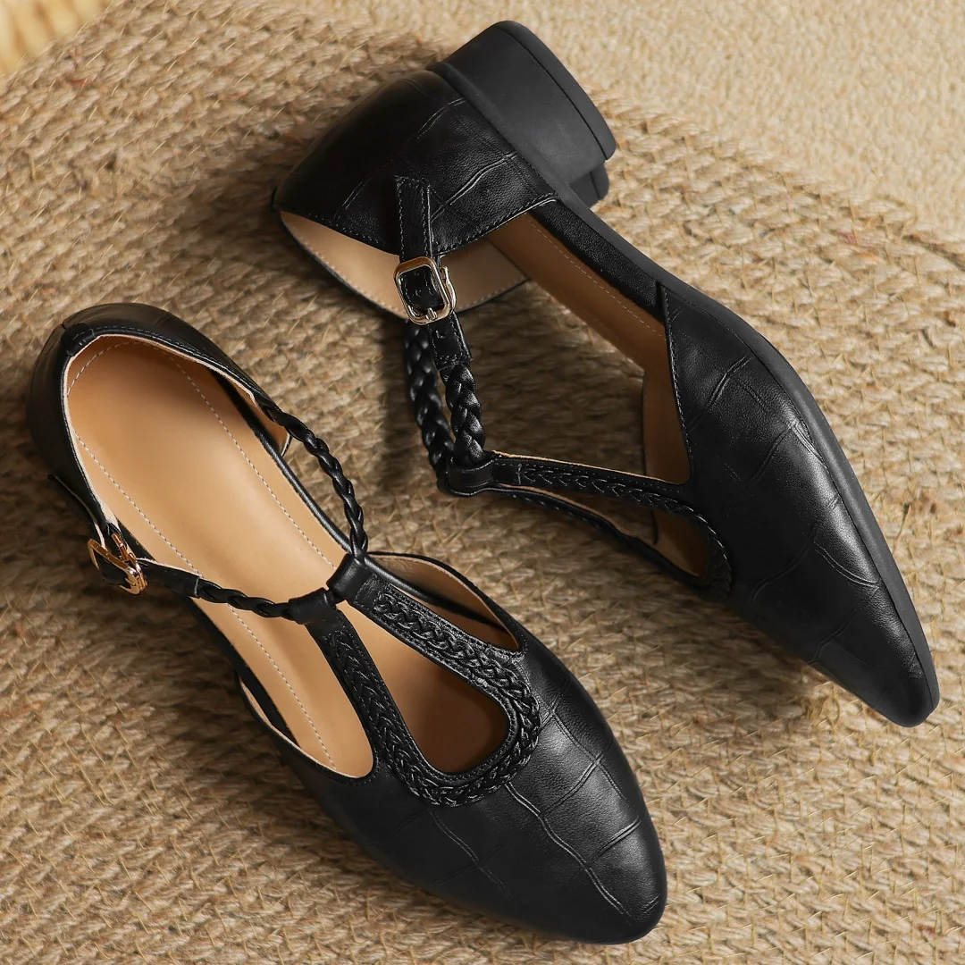 Greta - T-Steg-Schuhe mit Flechtdetail