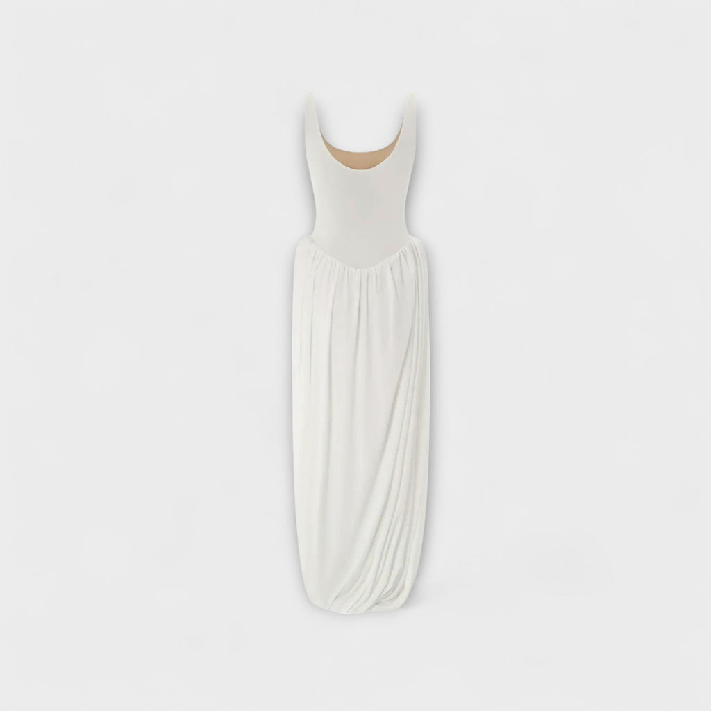 Drapiertes Maxikleid mit skulpturalem Rock und seitlichem Schlitz
