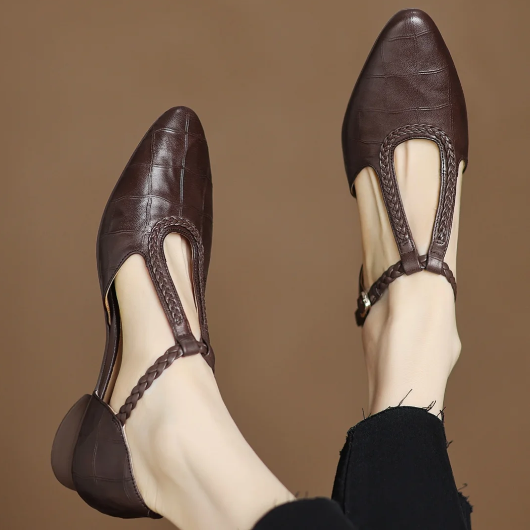 Greta - T-Steg-Schuhe mit Flechtdetail