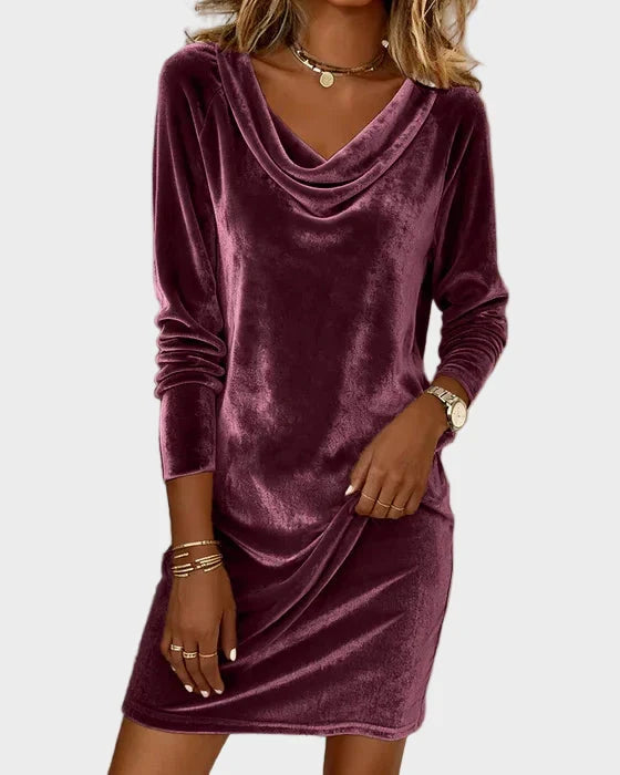 Frosina - Samtkleid mit Wasserfallausschnitt