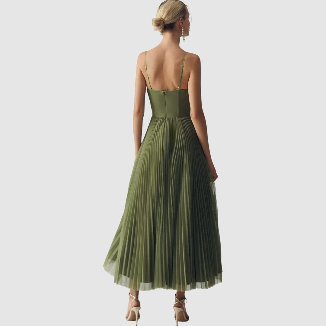 Adéla - Plisseekleid mit offenem Rücken