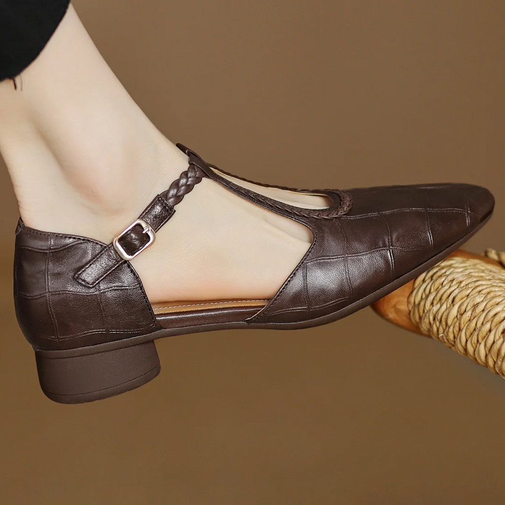 Greta - T-Steg-Schuhe mit Flechtdetail