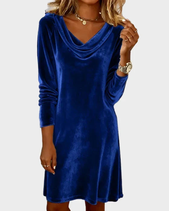 Frosina - Samtkleid mit Wasserfallausschnitt