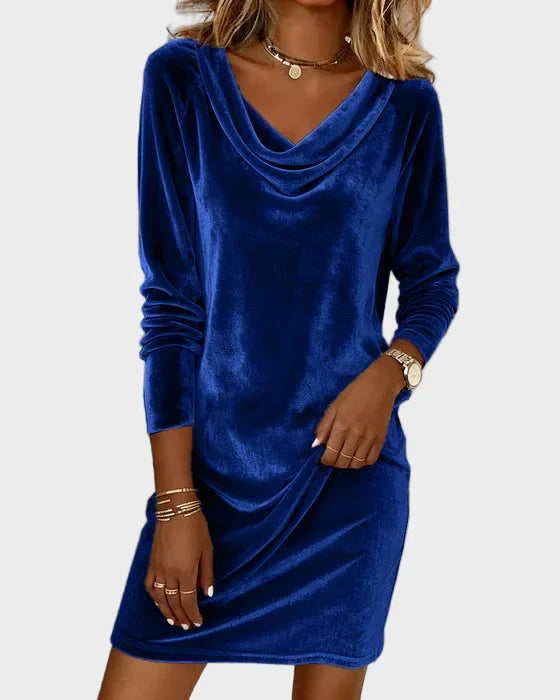 Frosina - Samtkleid mit Wasserfallausschnitt