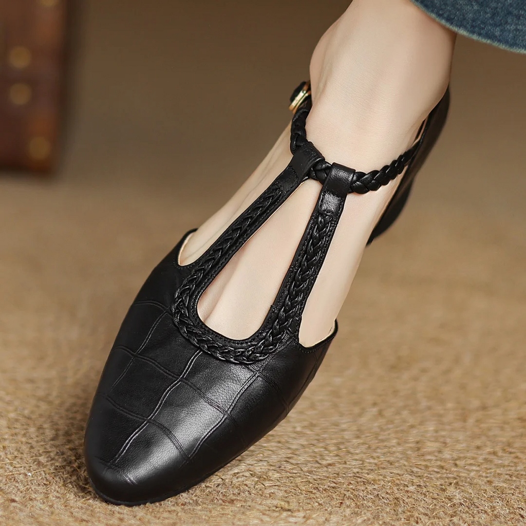 Greta - T-Steg-Schuhe mit Flechtdetail