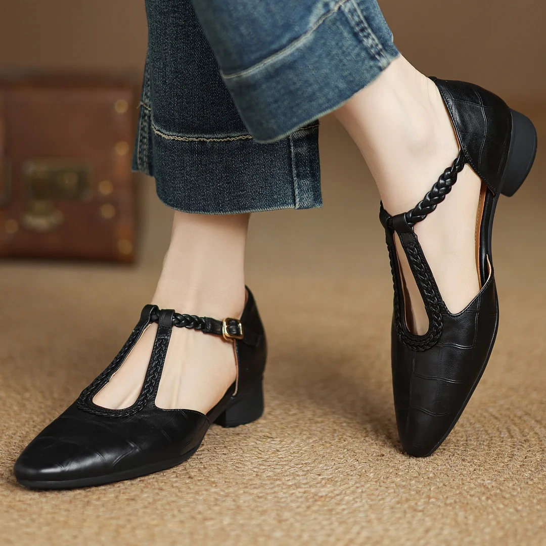 Greta - T-Steg-Schuhe mit Flechtdetail