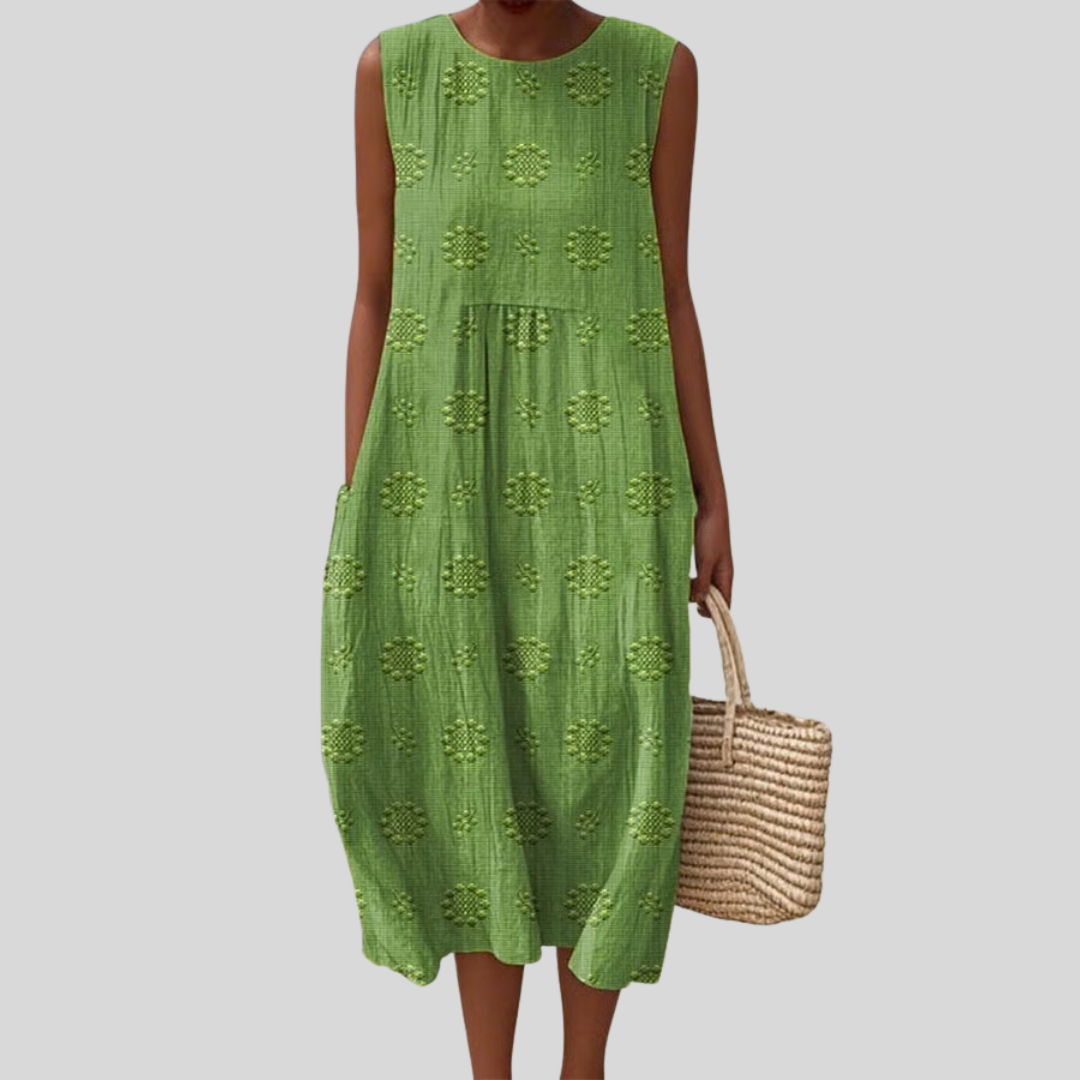Grünes Leinenkleid mit Lochmuster