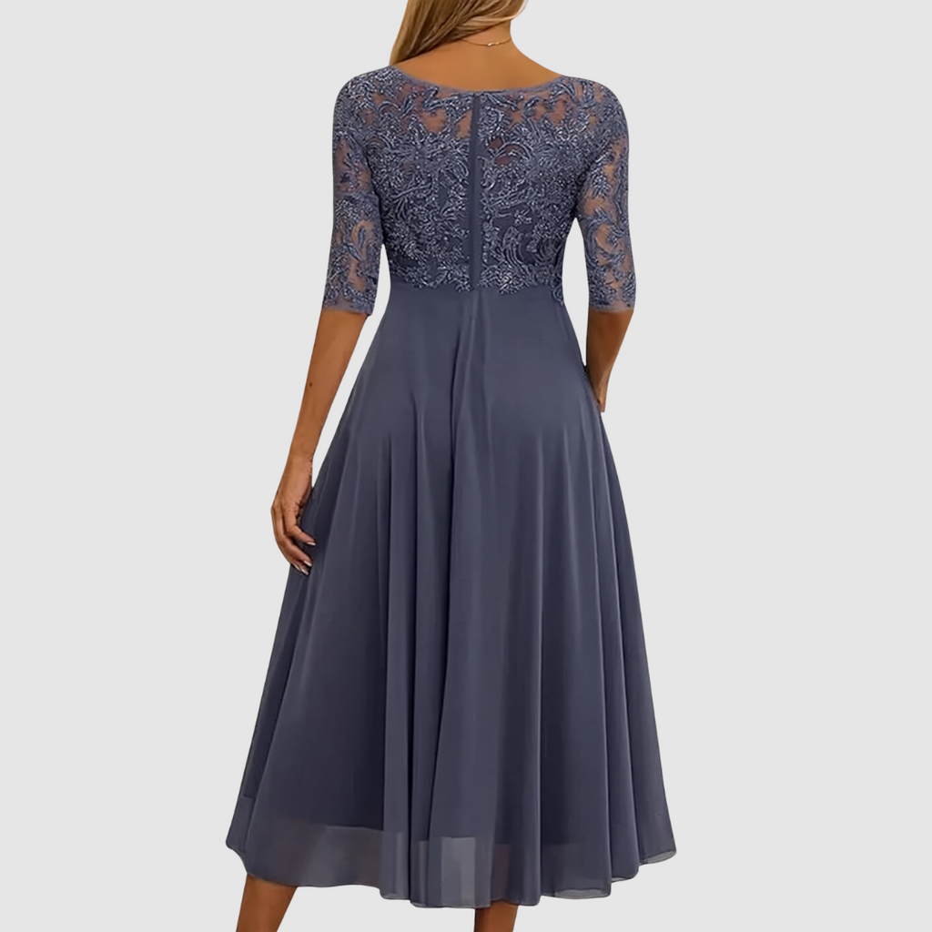 Leontýna - Spitzenkleid mit fliessendem Rock