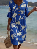 Blaues Freizeitkleid mit floraler Leichtigkeit