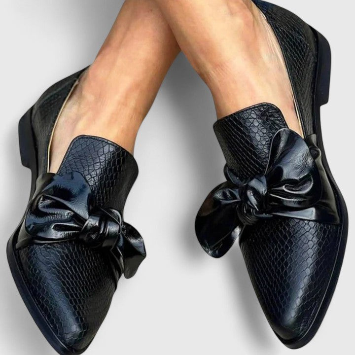 Emberlyssa - Schwarze Loafer mit Lackschleife