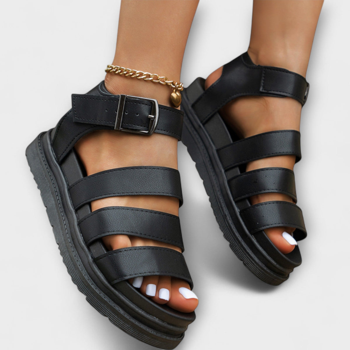 Renee – Sandalen mit mehreren Riemen und Schnalle