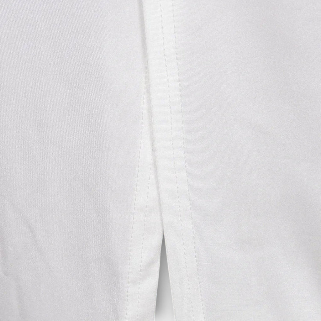 Selah - Weisses Langarmkleid mit Taillenausschnitt und Strassakzenten