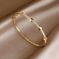 Elegantes Goldfarbene Armband in Hellem Design