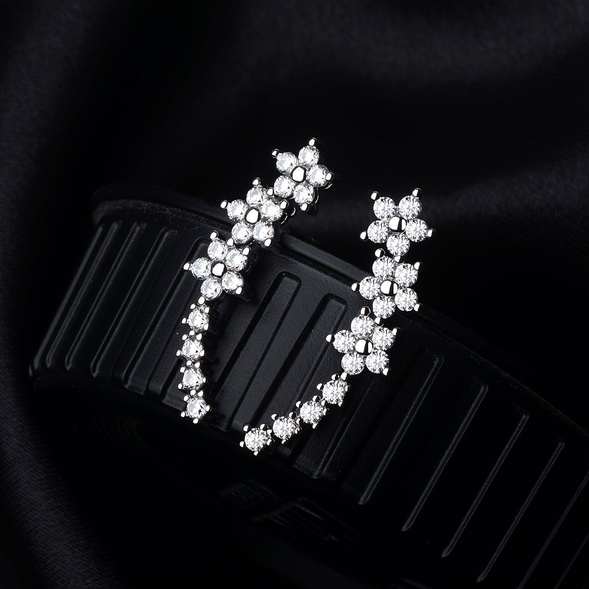 Luxuriöse Florale Strass Ohrringe