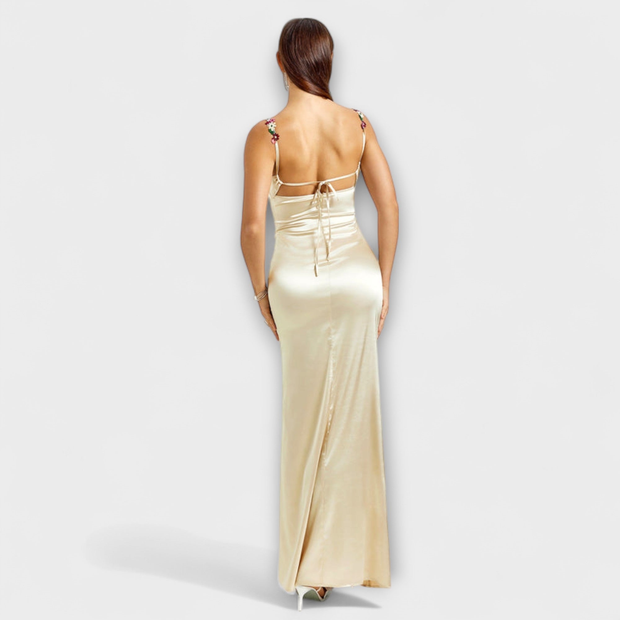 Eira - Verziertes Satin-Kleid mit Trägerschnürung im Rücken