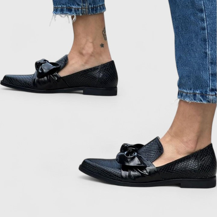 Emberlyssa - Schwarze Loafer mit Lackschleife