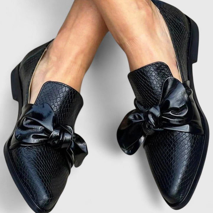 Emberlyssa - Schwarze Loafer mit Lackschleife