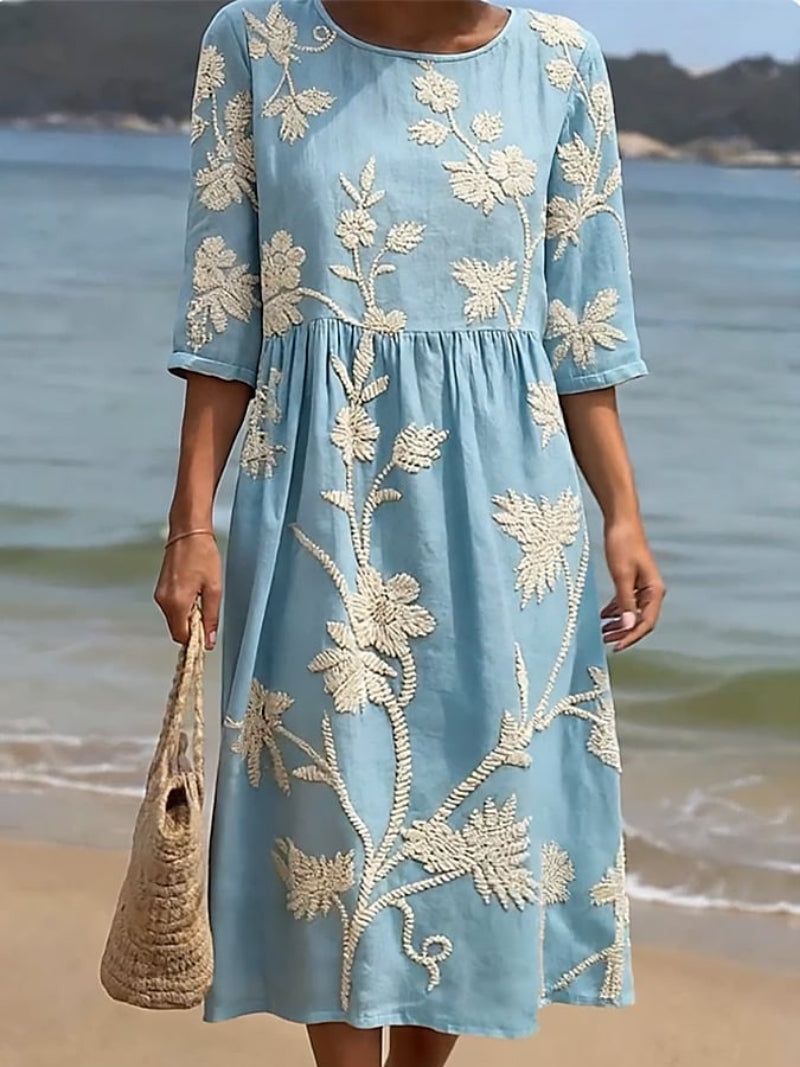 Blaues Sommerkleid mit floralen Akzenten