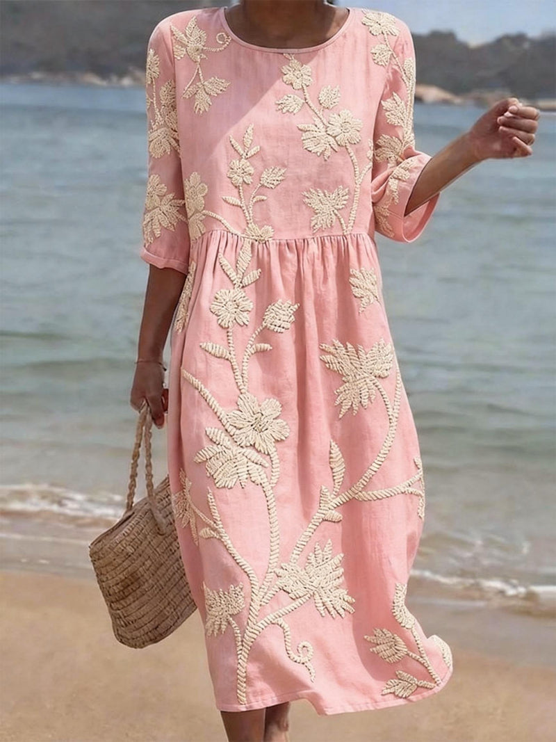 Rosafarbenes Blumenkleid für jeden Tag