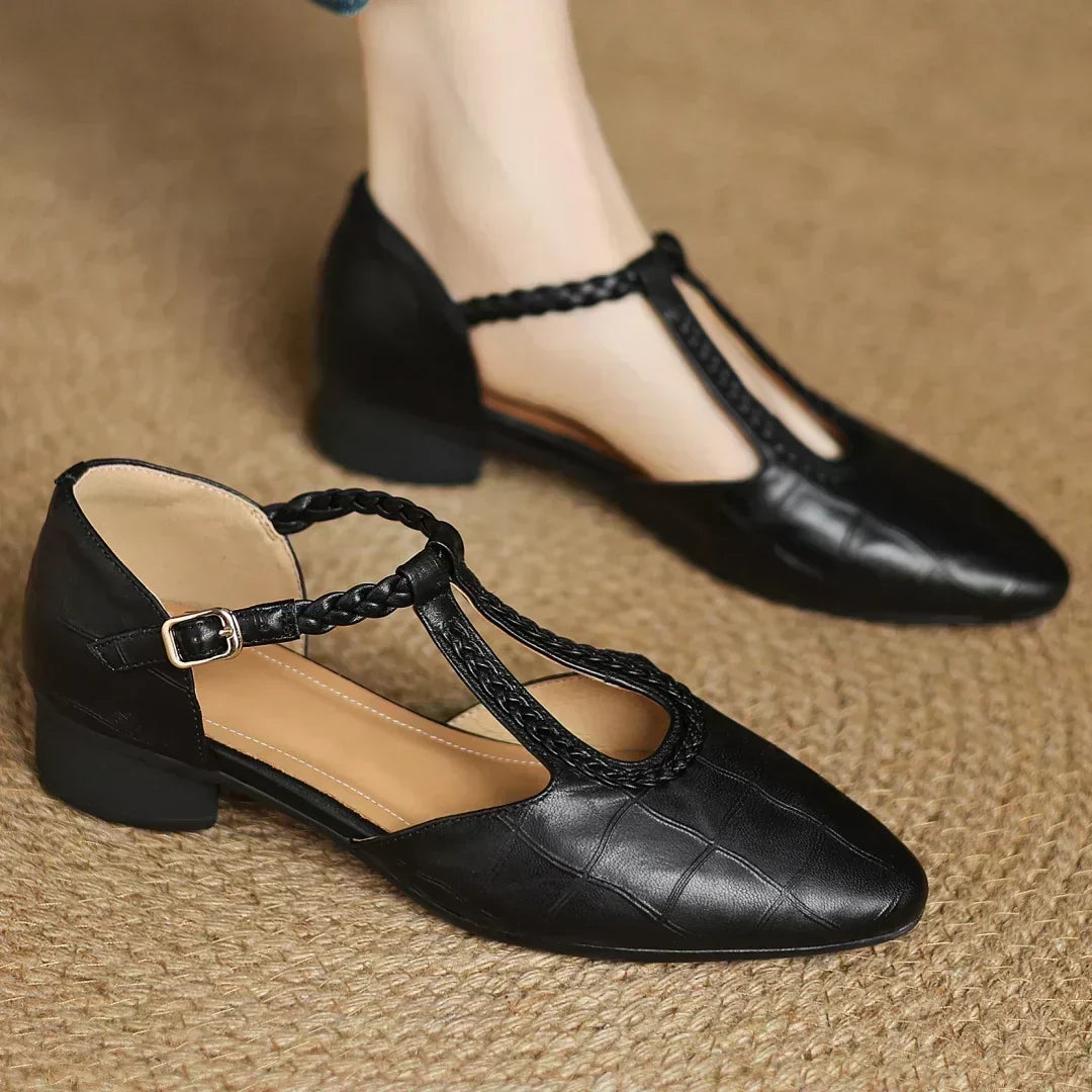 Greta - T-Steg-Schuhe mit Flechtdetail