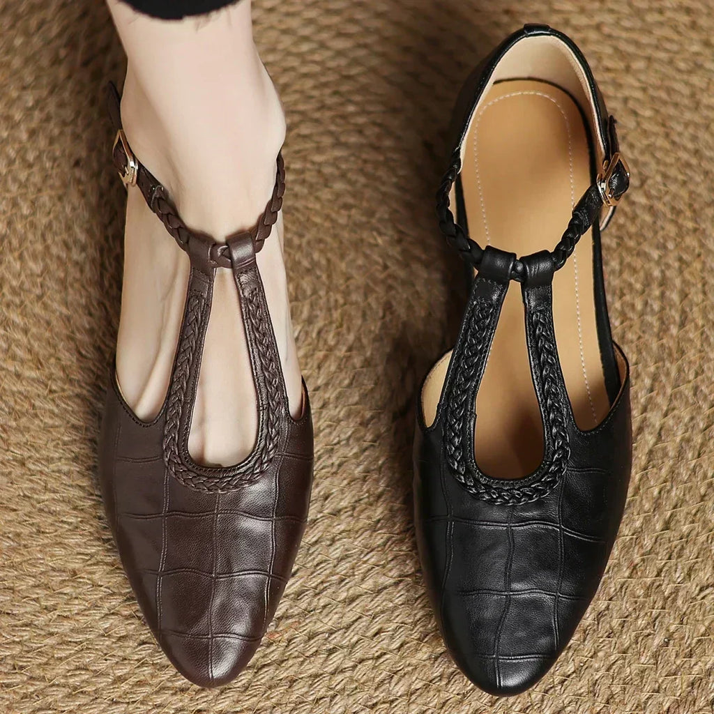 Greta - T-Steg-Schuhe mit Flechtdetail