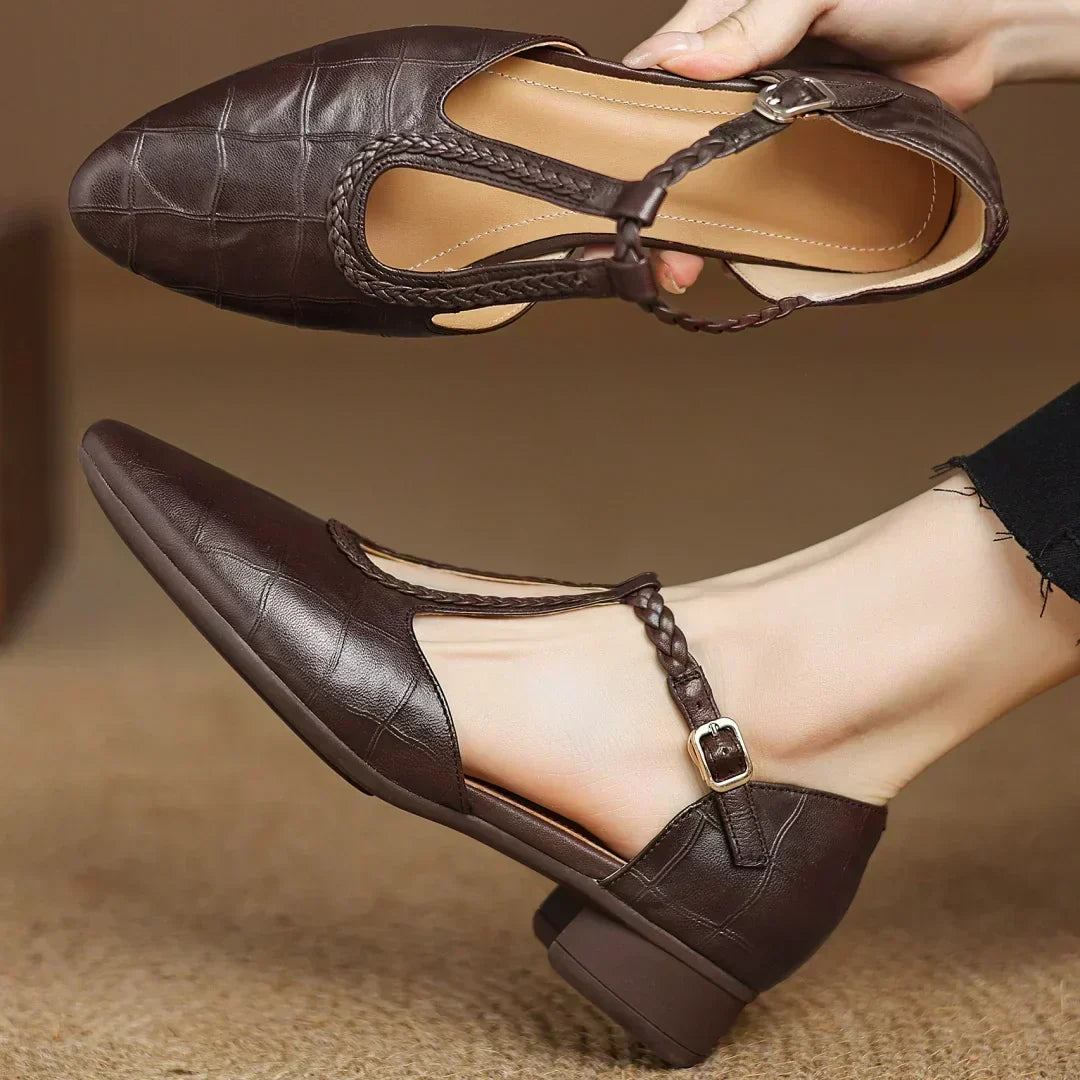 Greta - T-Steg-Schuhe mit Flechtdetail