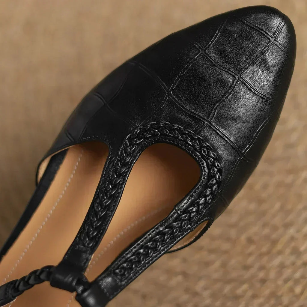 Greta - T-Steg-Schuhe mit Flechtdetail