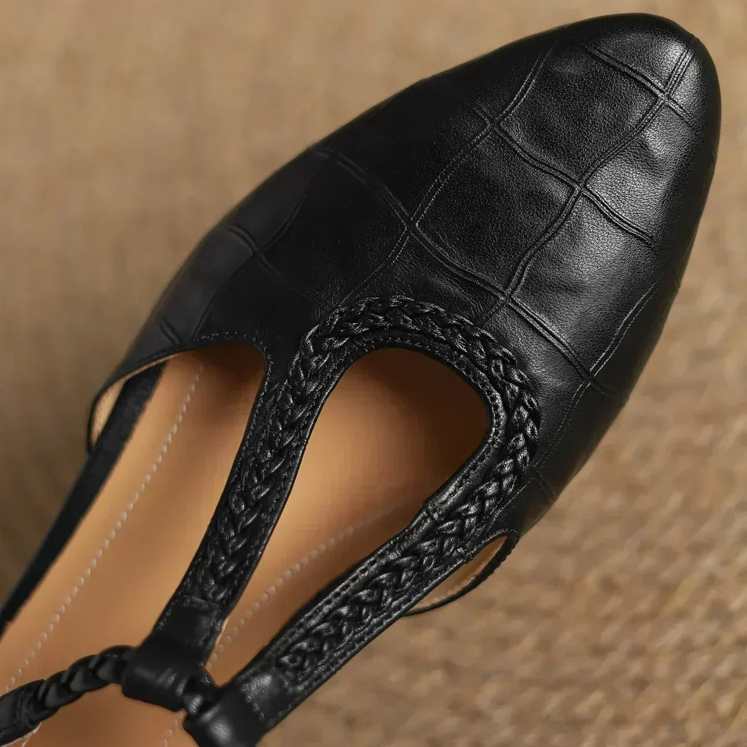 Greta - T-Steg-Schuhe mit Flechtdetail