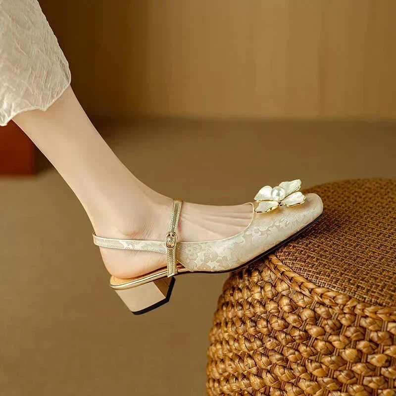 Mathilde - Spangenschuhe mit Blumendetail