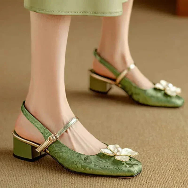 Mathilde - Spangenschuhe mit Blumendetail