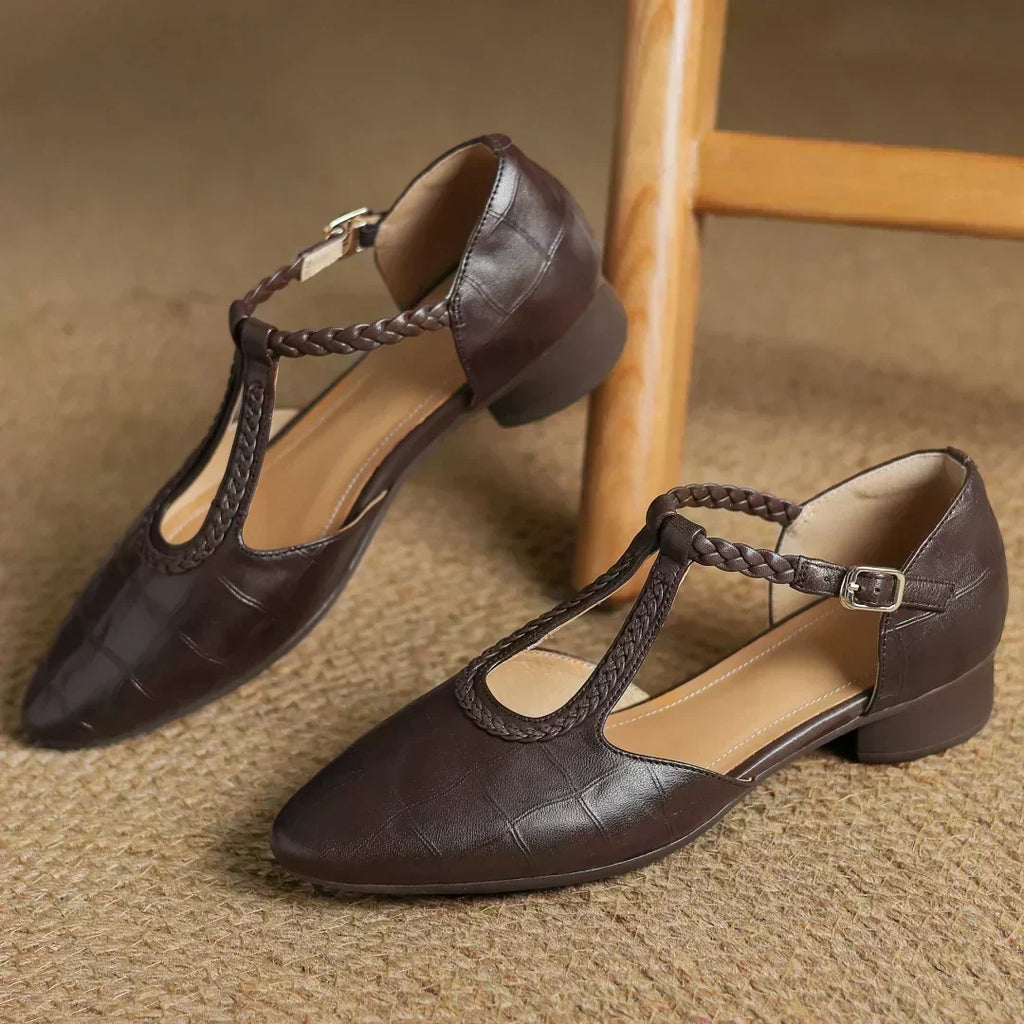 Greta - T-Steg-Schuhe mit Flechtdetail
