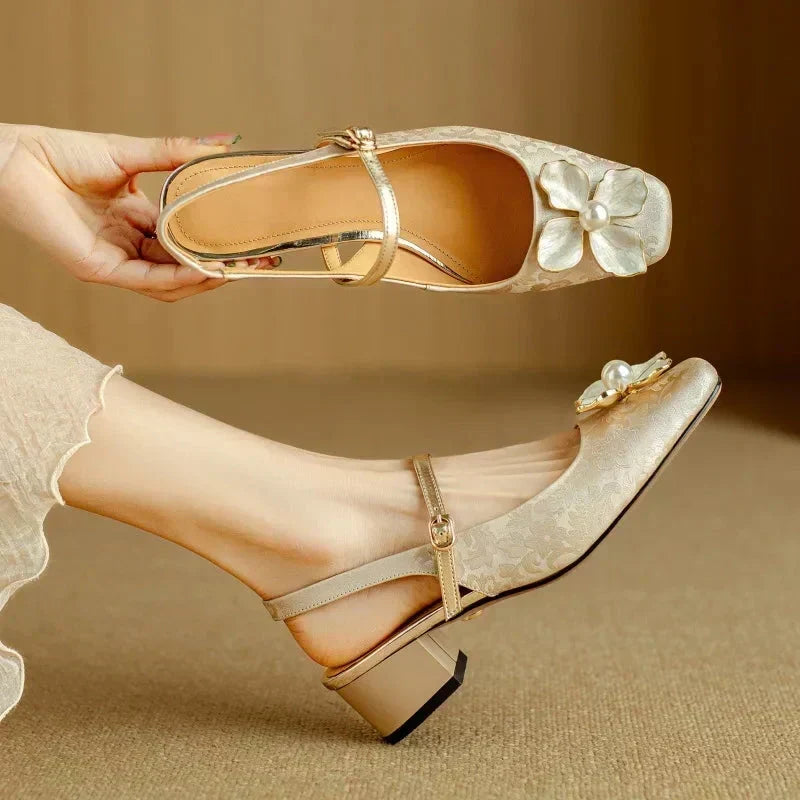 Mathilde - Spangenschuhe mit Blumendetail