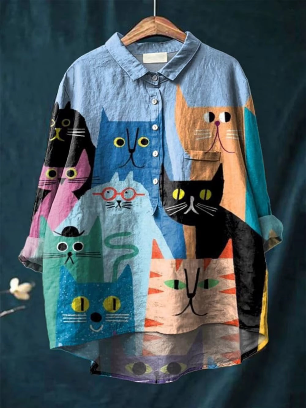 Nadine | Lässige Damenbluse mit kunstvollem Katzenprint