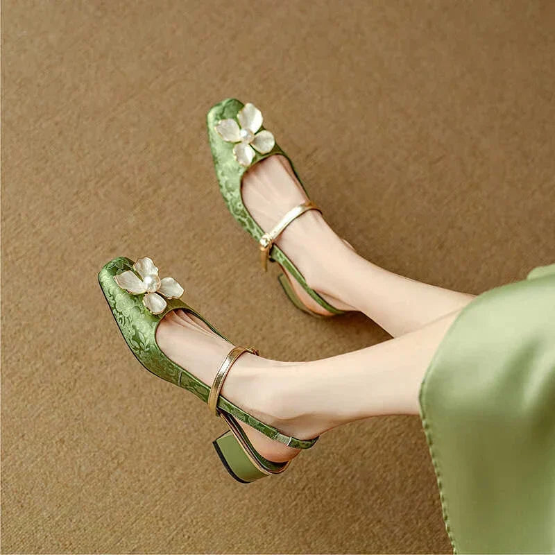 Mathilde - Spangenschuhe mit Blumendetail