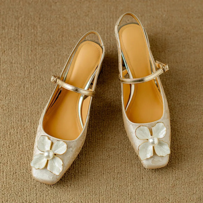 Mathilde - Spangenschuhe mit Blumendetail