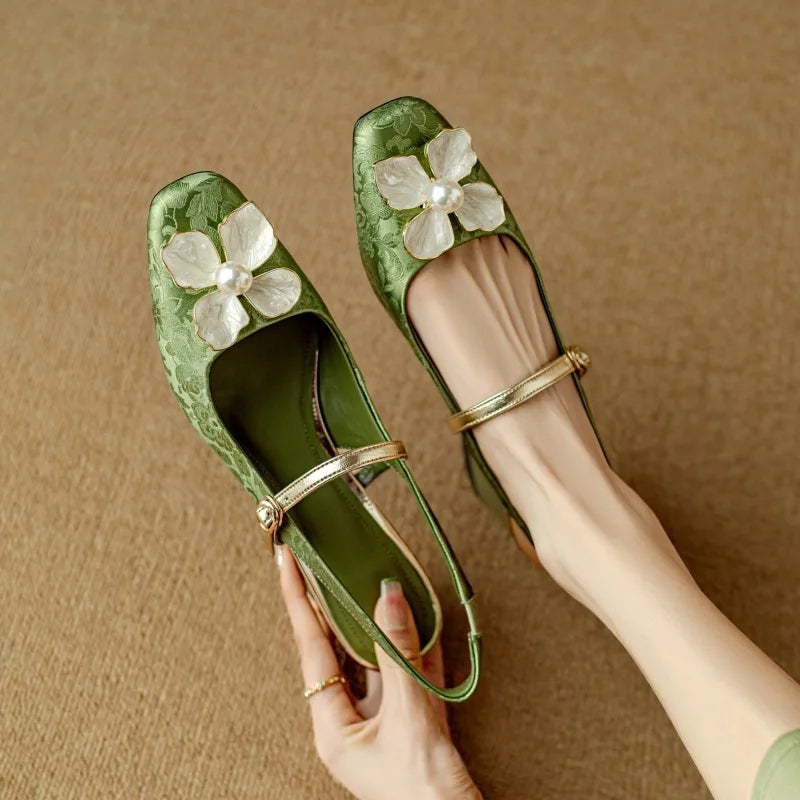 Mathilde - Spangenschuhe mit Blumendetail