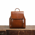 Lederrucksack Damen Echtleder Laptopfach 15,6 Zoll Karamell Dunkelbraun Schwarz – Theo