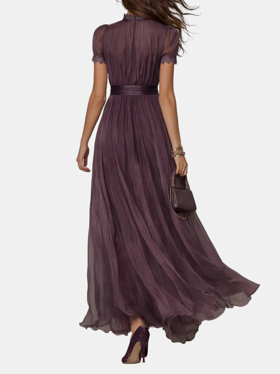 Flavia - Langes Chiffonkleid in Violett mit Spitze