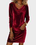 Frosina - Samtkleid mit Wasserfallausschnitt