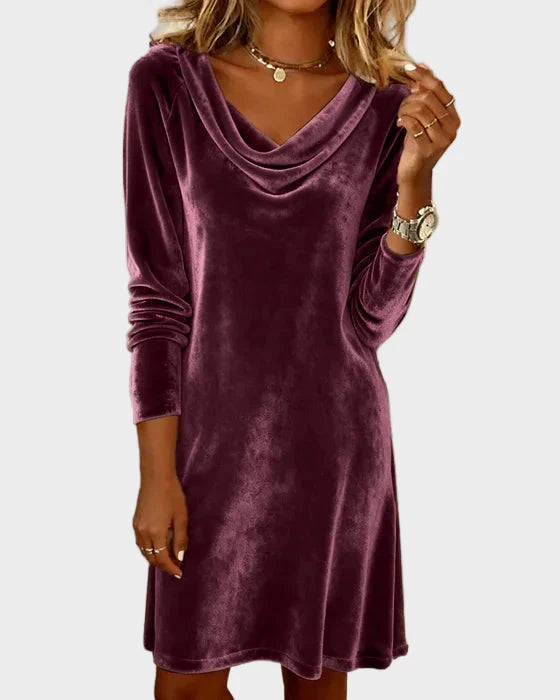 Frosina - Samtkleid mit Wasserfallausschnitt