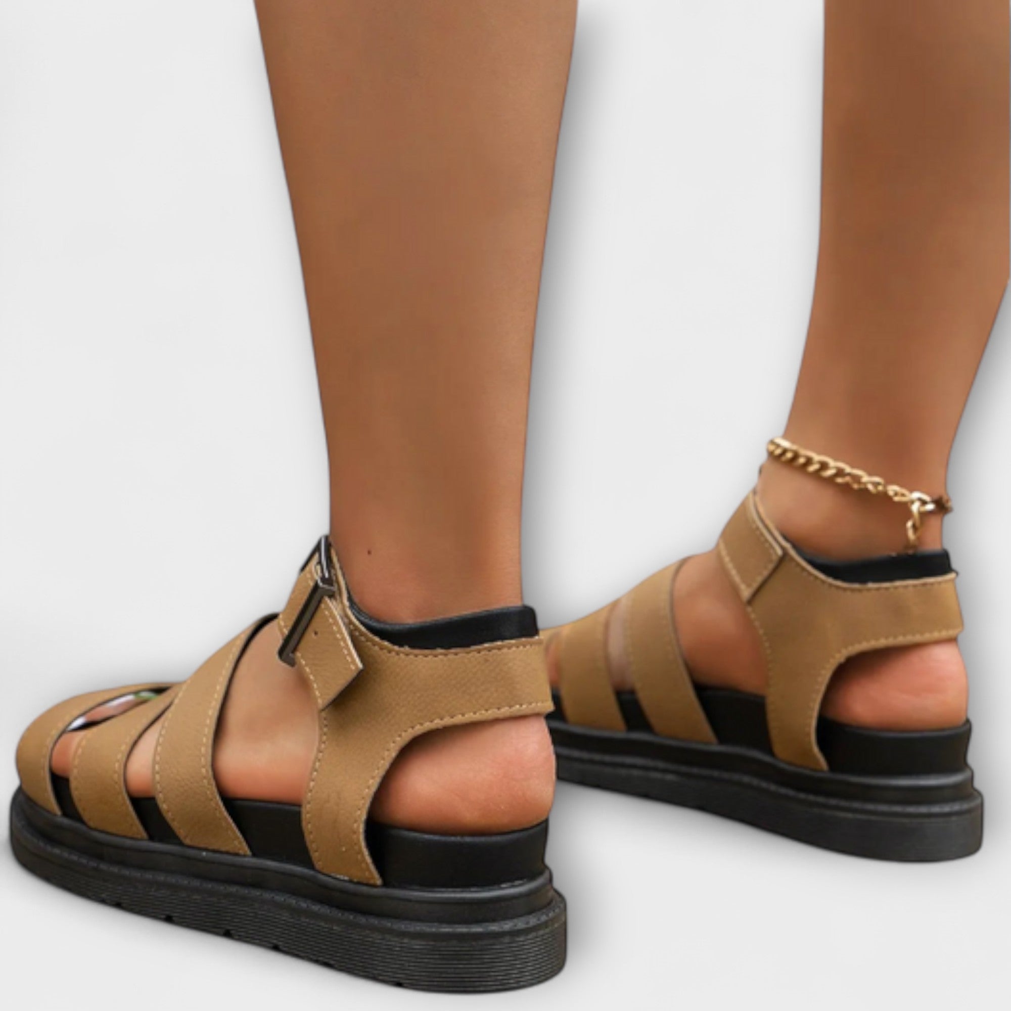 Renee – Sandalen mit mehreren Riemen und Schnalle