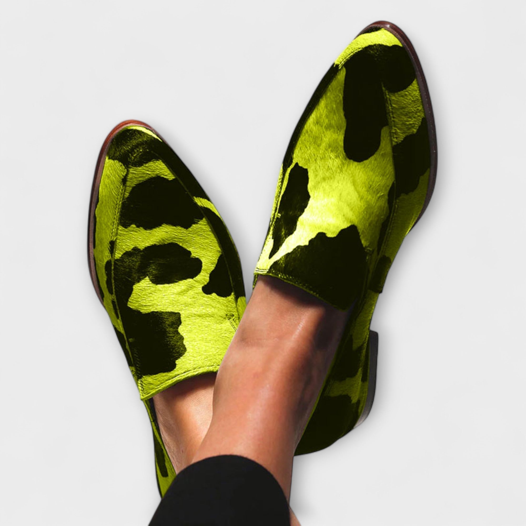 Slipper Damen Kuhfell-Optik Echtleder Spitze Zehenpartie Grün – Paloma
