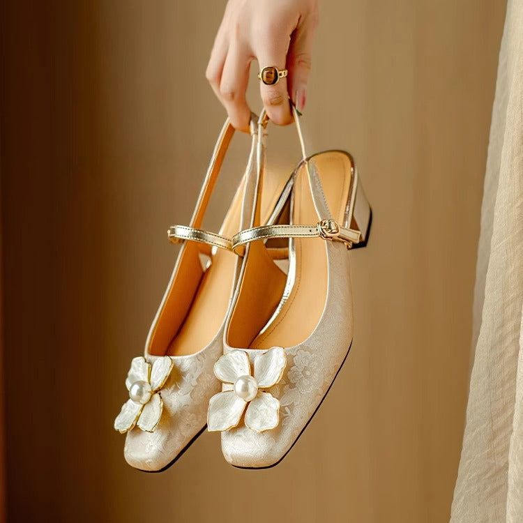 Mathilde - Spangenschuhe mit Blumendetail